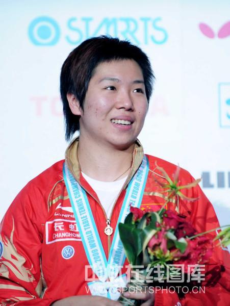 ͼ��-��ƹ����������ڰ佱������ϼһ��Ц��