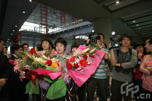 ͼ��-�й�ƹ����Ӵ���ƹ�������ʻ��ȴ��Ž�ʿ��