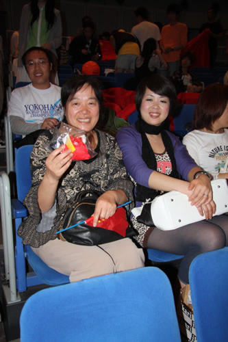 ͼ�ģ��Ѻ���������ҫ��ƹ���� С������ܻ�ӭ