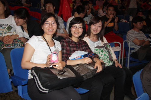 ͼ�ģ��Ѻ���������ҫ��ƹ���� ��̨�ϵĹ���