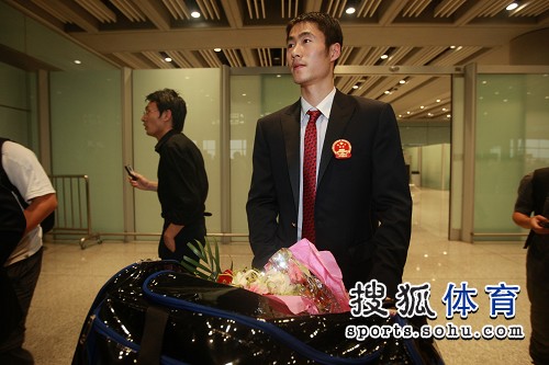 ͼ�ģ���ƹ�ع�ƹ�ұ����ӻ� �������ڵ�˭