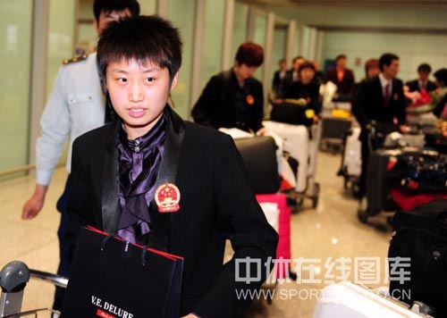 ͼ�ģ��й�ƹ����ӿ����ؾ� ��Ծ¶��Ц��