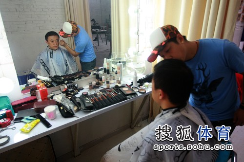 ͼ�ģ���ƹ������ᾢʮ�� Ϊ���˹ھ���ױ