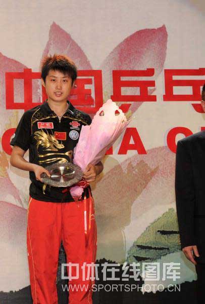 ͼ��-�й�ƹ���򹫿����佱��ʽŮ���Ǿ���Ծ