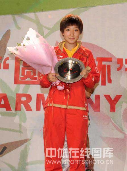 ͼ��-�й�ƹ���򹫿����佱��ʽŮ���ھ���ʫ��