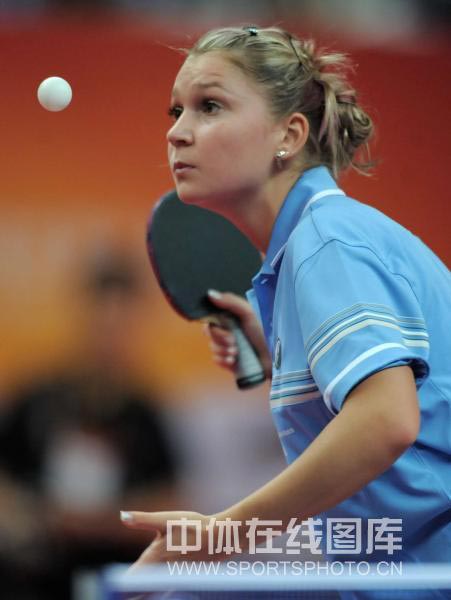 ͼ�ģ���ƹŮ��4-1�������� �ŵϰ�����רע