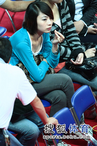 ͼ�ģ���ƹ��ʤϲ��޶�� ��Ů�ڹ�ע˭