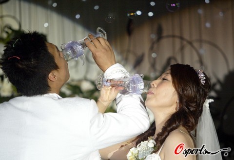 ͼ��-�ձ�ƹ����һ�ź���������齻���Ƹ�������