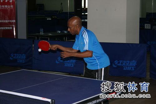 ͼ�ģ��⽻��ƹ������� �⽻���˶�Ա�ڱ���