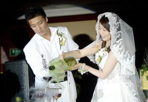 ͼ�ģ���ƹ̳һ�纫����� ��ɫ������Ի���