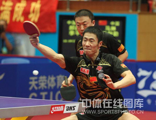 ͼ��-��ƹ����˫��˧/��ƽ��������ڵĴ�����ɫ