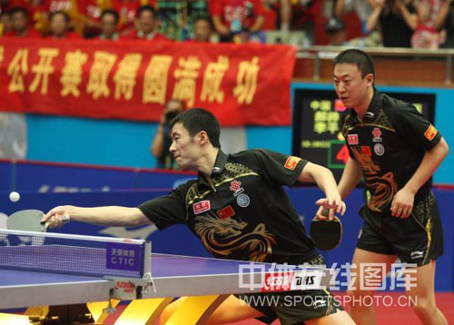 ͼ��-��ƹ����˫��˧/��ƽ��������ڵĽ�̨С��