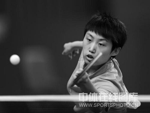 ͼ�ģ�ȫ��ƹ����Ů�Ű���� ��Ծ��ǰӭ��