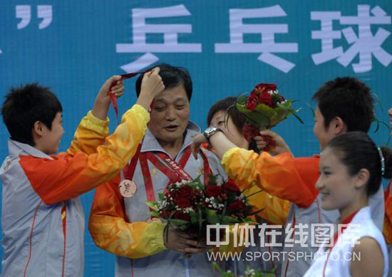 ͼ��-ȫ�˻�ƹ���򱱾�Ů�������ڸ�л�����Ӣ��