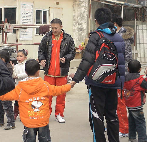 ͼ�ģ�ƹ��������Сѧ������ �����ڿ�˭