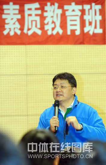 ͼ��-��ƹ�жӼ�ѵ����ѵ���࿪�������ű�����