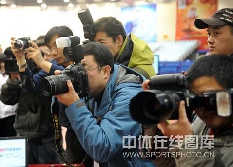 ͼ�ģ���������ϯ���ŷ����� ���߳�ǹ����