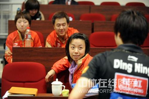 ͼ�ģ��������ʹ�Ů�ӽ��� �������е������