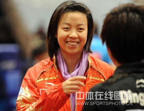 ͼ�ģ��������ʹ�Ů�ӽ��� ������¶����Ц��