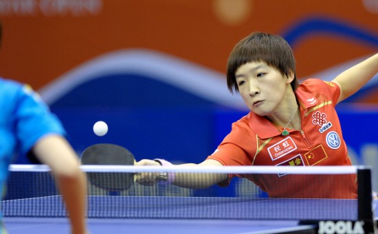 ͼ��-��������������ʫ����Ů���Ǿ�רע����