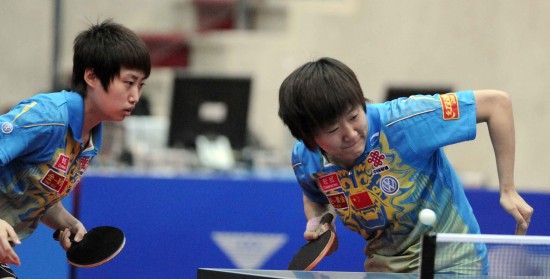 ͼ��-[ƹ����]�����ع�����Ů˫�����ڱ����з���