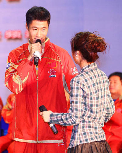 ͼ��-�й���ƹ�߽�У԰����������Ů��˿