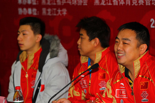 ͼ�ģ��й��ж��߽�У԰ ������Ц�Ĳ���