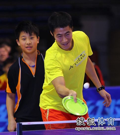 ͼ�ģ�ƹ���ж����ѧ������ �����ں�����