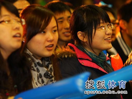 ͼ�ģ�ƹ���ж����ѧ������ ��Ů����