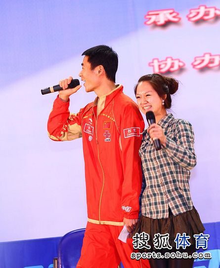 ͼ�ģ�ƹ���ж����ѧ������ ��ŮЦ�ÿ���