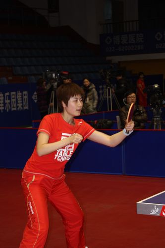 ͼ��-��ƹŮ�ӽ���ѡ������Ӧ��ѵ��������������