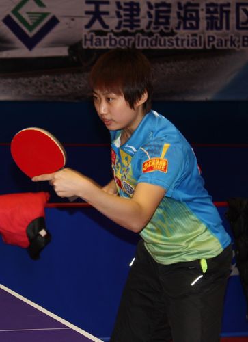 ͼ��-��ƹŮ�ӽ���ѡ������Ӧ��ѵ����ԾҲ������