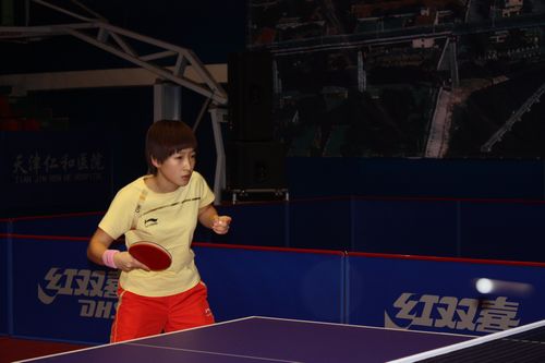 ͼ��-��ƹŮ�ӽ���ѡ������Ӧ��ѵ����ʫ��׼������