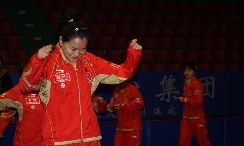 ͼ��-��ƹŮ�ӽ���ѡ������Ӧ��ѵ����½��ͦ����