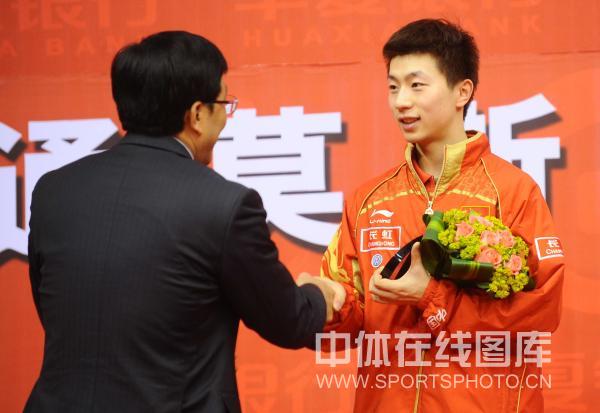 ͼ��-�������жӵ������볡ȯ������佱�쵼