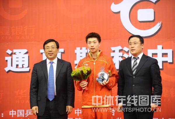 ͼ��-�������жӵ������볡ȯ������α���Ӱ