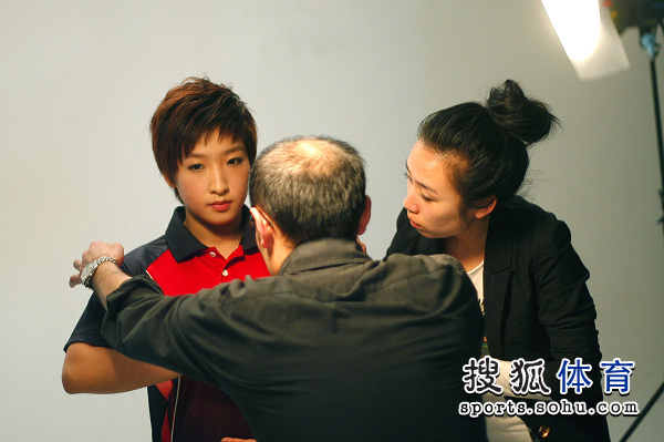 ͼ�ģ���ƹ��ʿ�Ĺ�滨�� Ϊ��ʫ�������·�