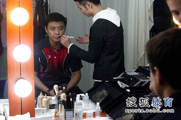 ͼ�ģ���ƹ��ʿ�Ĺ�滨�� ��𩻯ױ