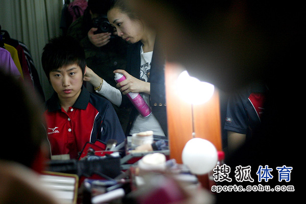 ͼ�ģ���ƹ��ʿ�Ĺ�滨�� ����Ծʰ��ͷ��