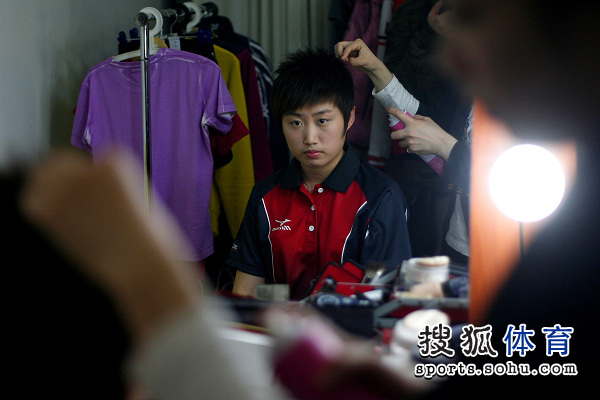 ͼ�ģ���ƹ��ʿ�Ĺ�滨�� ��Ծ��ͷ��