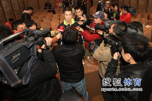 ͼ�ģ������ڳ�ϯ���ǶԿ��� ý��Χ��������