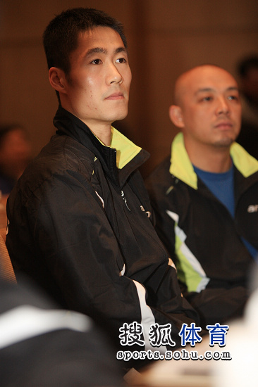 ͼ�ģ������ڳ�ϯ���ǶԿ��� ��������������