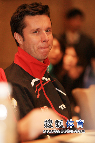 ͼ�ģ������ڳ�ϯ���ǶԿ��� ��ķ��ŵ��