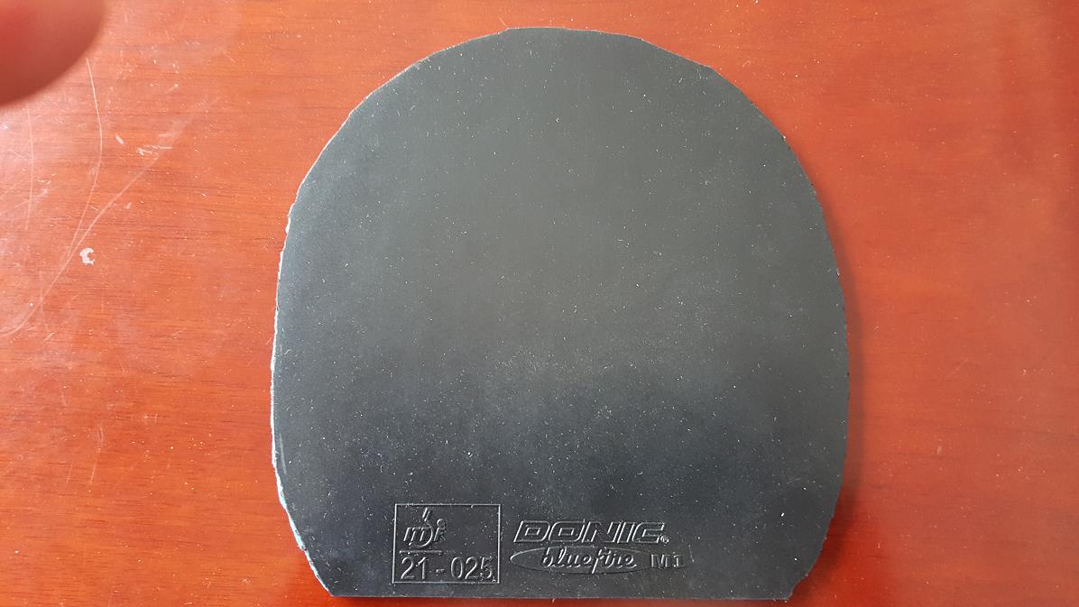 ��ɫ�׽�����M1