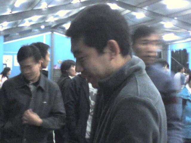 ����԰��32ҳ�������������ˮ�����Ȥ��С���ߣ�����Ƭ�����£���ˮ�಻ͣ������