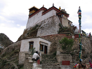 ���ֲ���Աƹ����Ӱ�������ࣩ֮����������ֱ�ߵ�ֻ��б�ߴ���