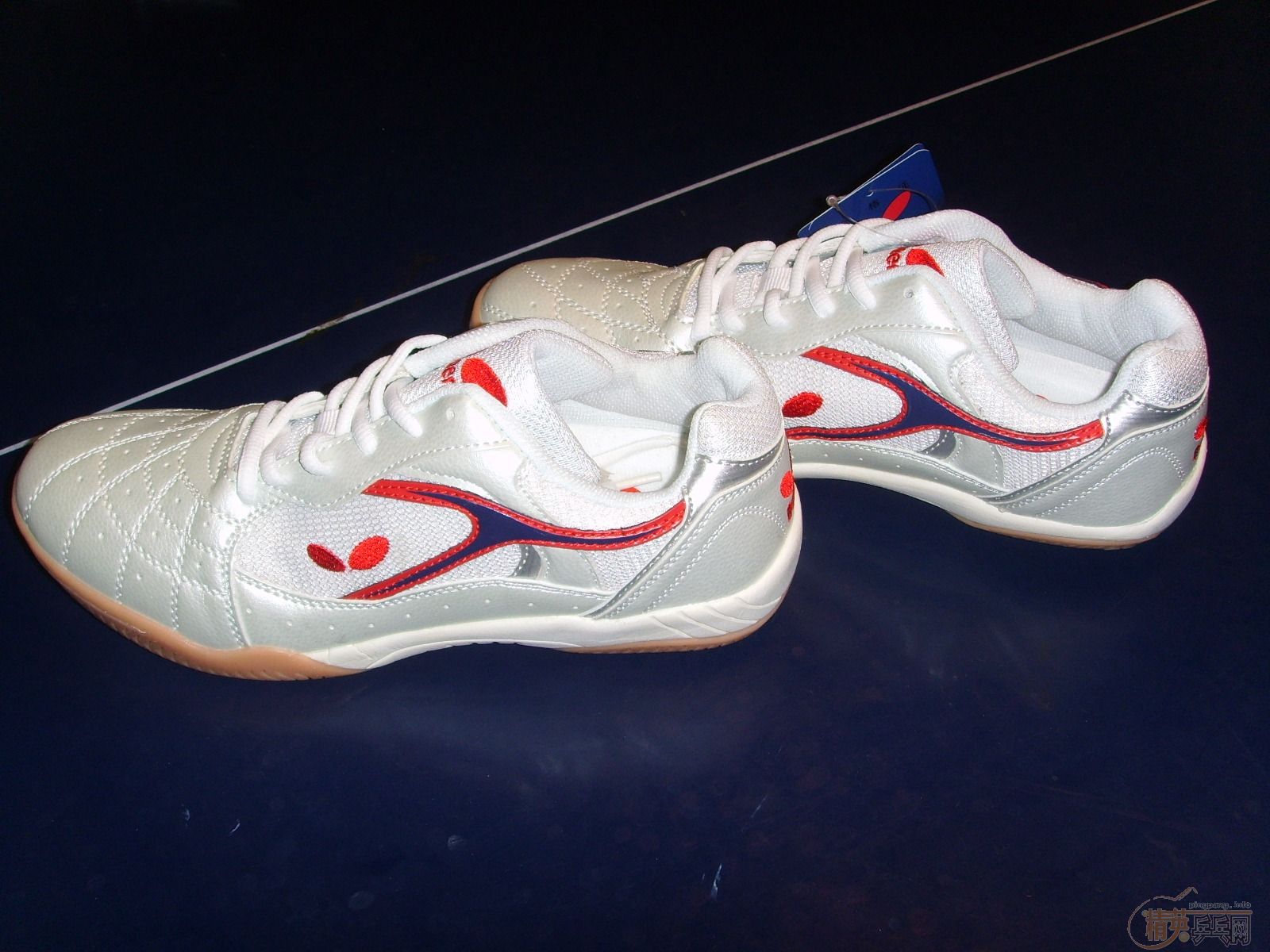 ���ۺ����� ��Ӱ��Ь��һ˫��EL�׽�һ��