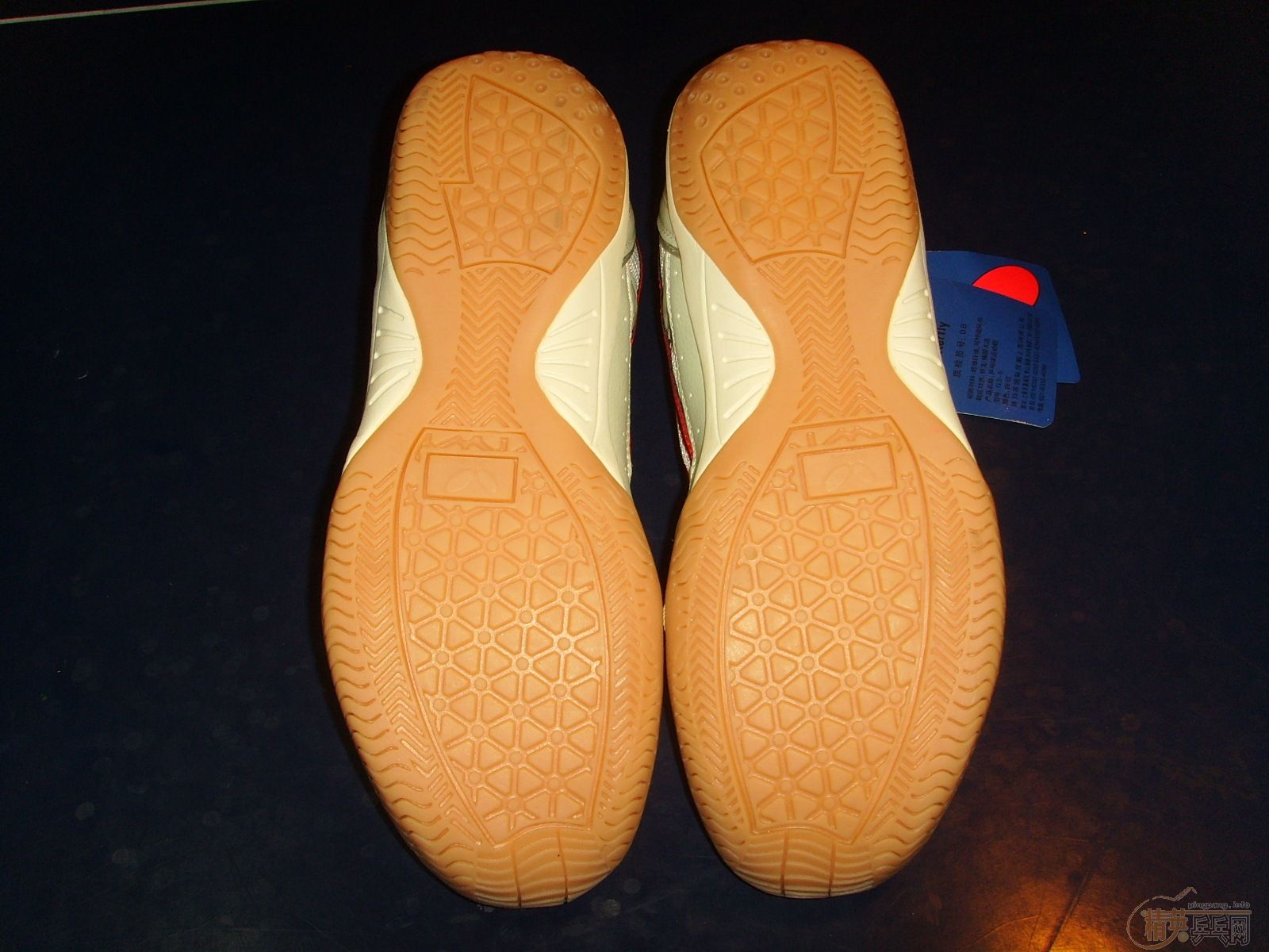 ���ۺ����� ��Ӱ��Ь��һ˫��EL�׽�һ��