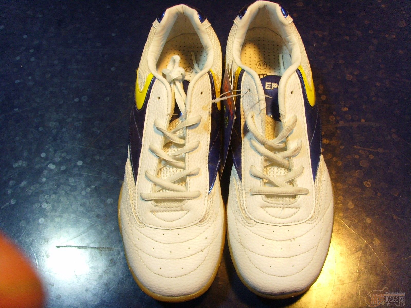 ���ۺ����� ��Ӱ��Ь��һ˫��EL�׽�һ��