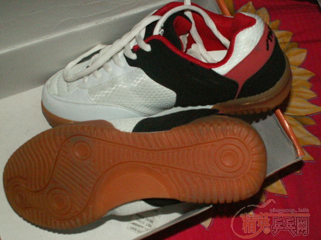 ������Ь����ˣ����˴�����˫Ь��һ�룬������STIGA